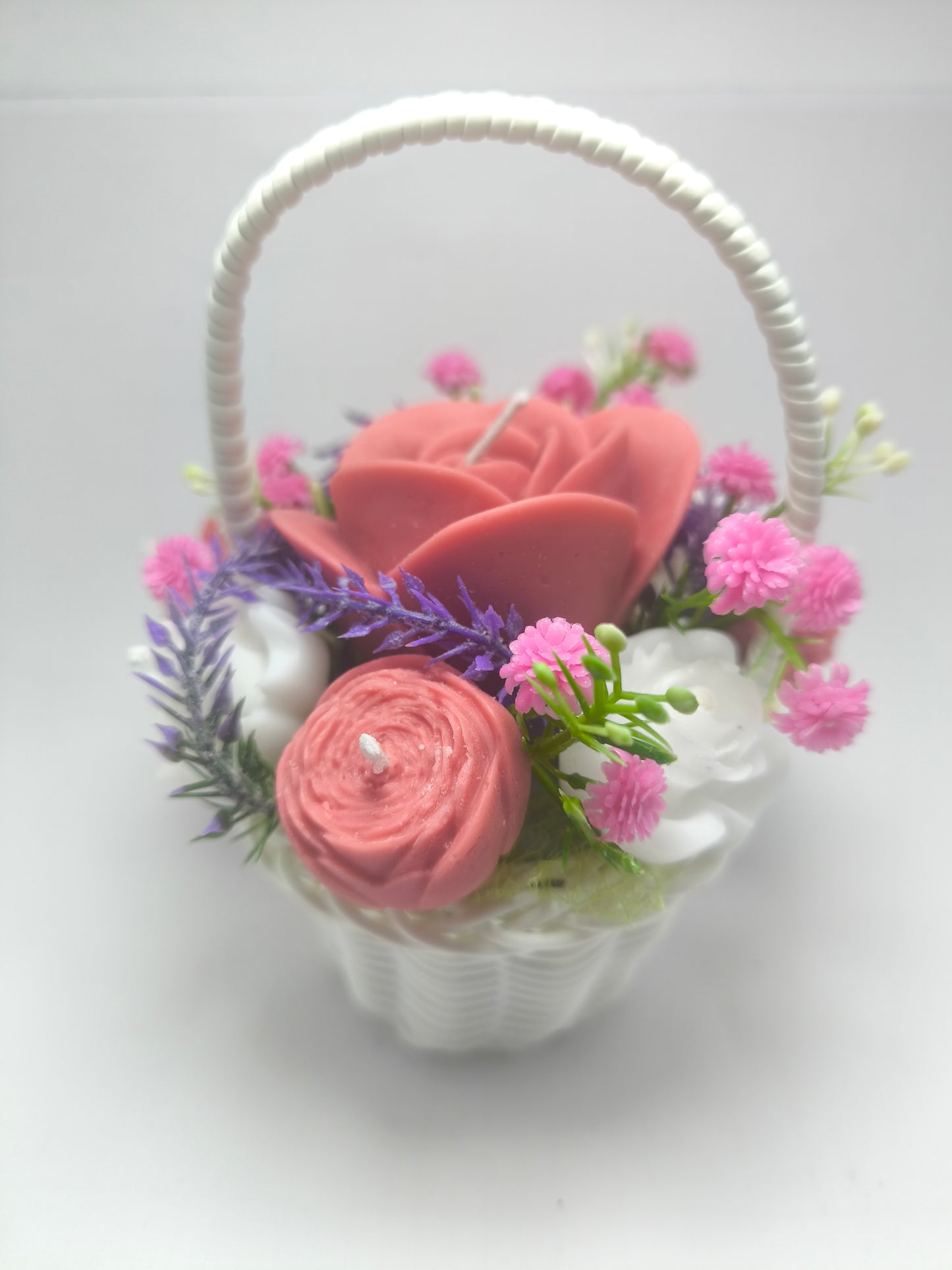 Cesto de Rosas "Encanto Rosa" – Arranjo Floral de Luxo em Vela