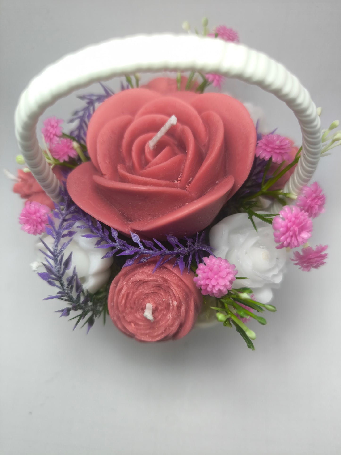 Cesto de Rosas "Encanto Rosa" – Arranjo Floral de Luxo em Vela