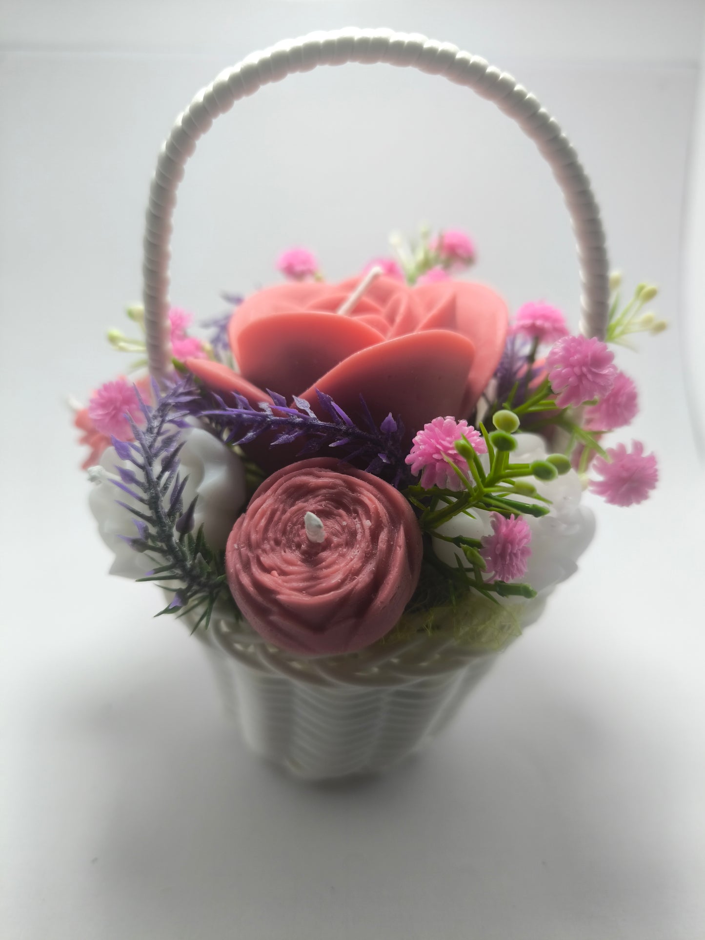 Cesto de Rosas "Encanto Rosa" – Arranjo Floral de Luxo em Vela