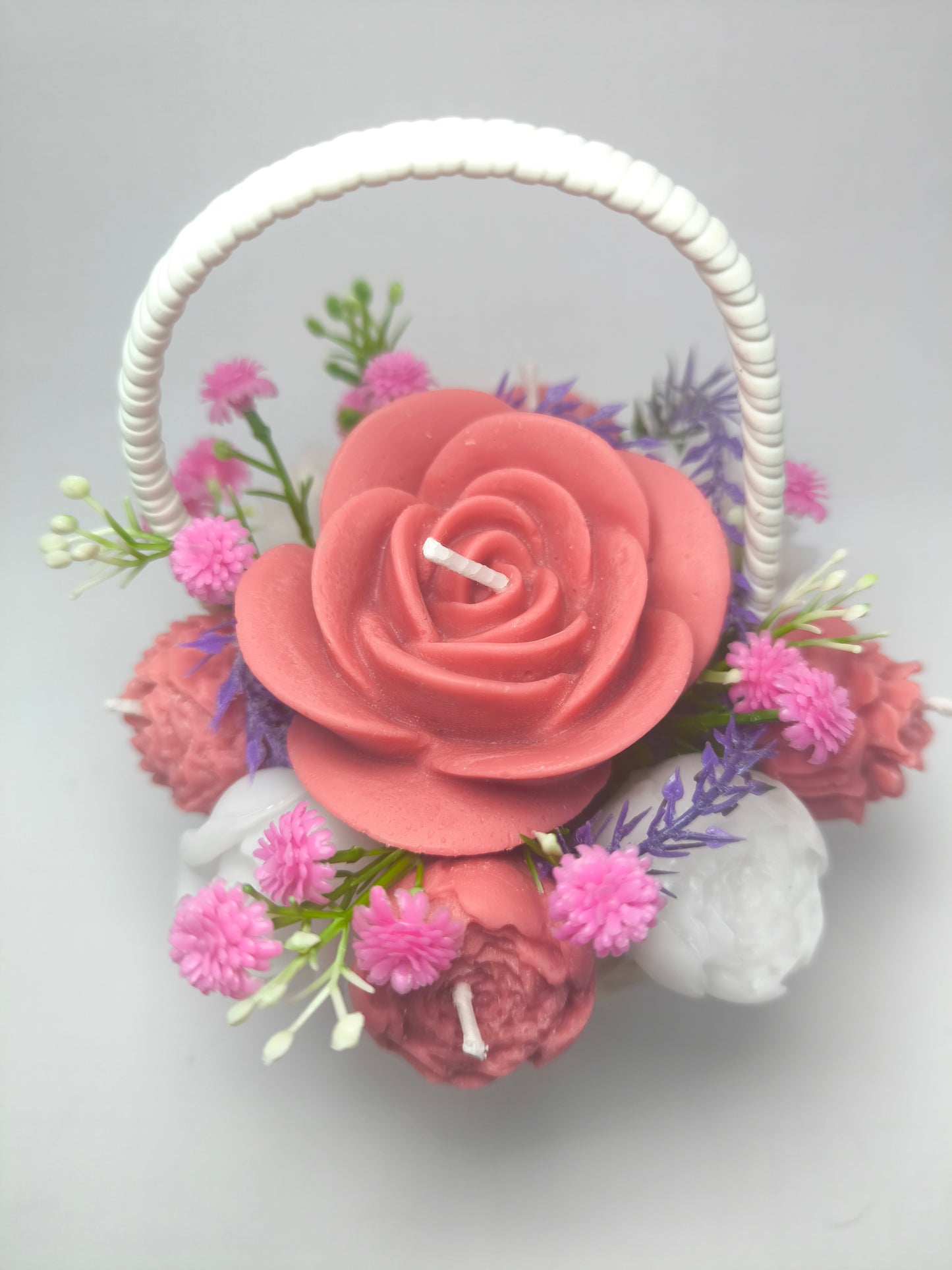 Cesto de Rosas "Encanto Rosa" – Arranjo Floral de Luxo em Vela