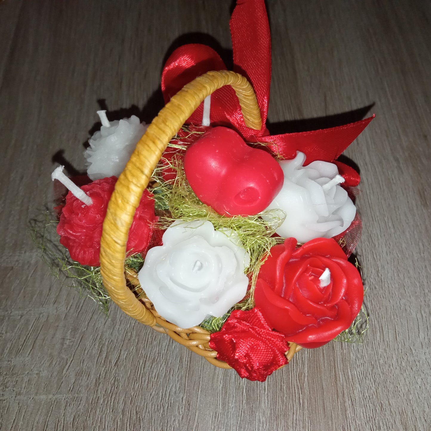 Cesta Rústica "Amor em Flor" - Velas Artesanais Vermelhas