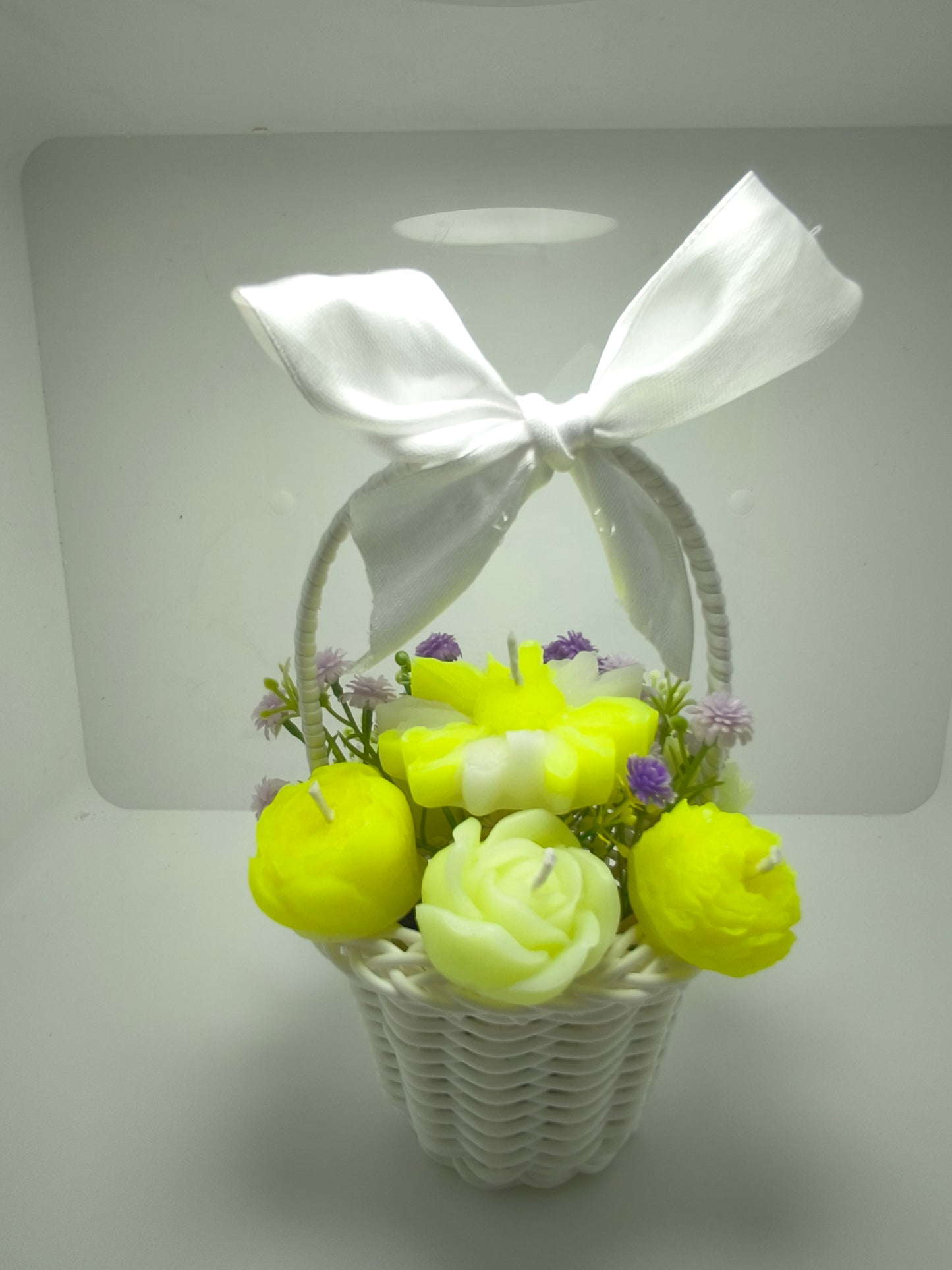 Cesto de Flores Aromático – Arranjo Floral em Velas Artesanais