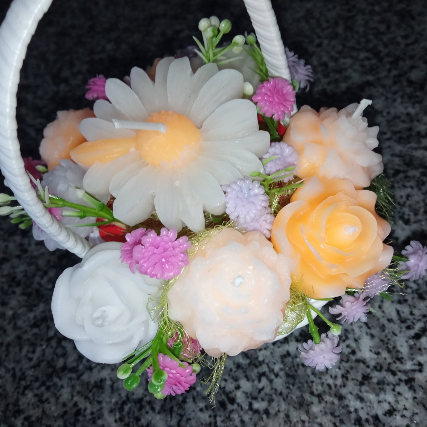 Cesta de Flores Aromáticas - Arranjo de Velas Artesanais