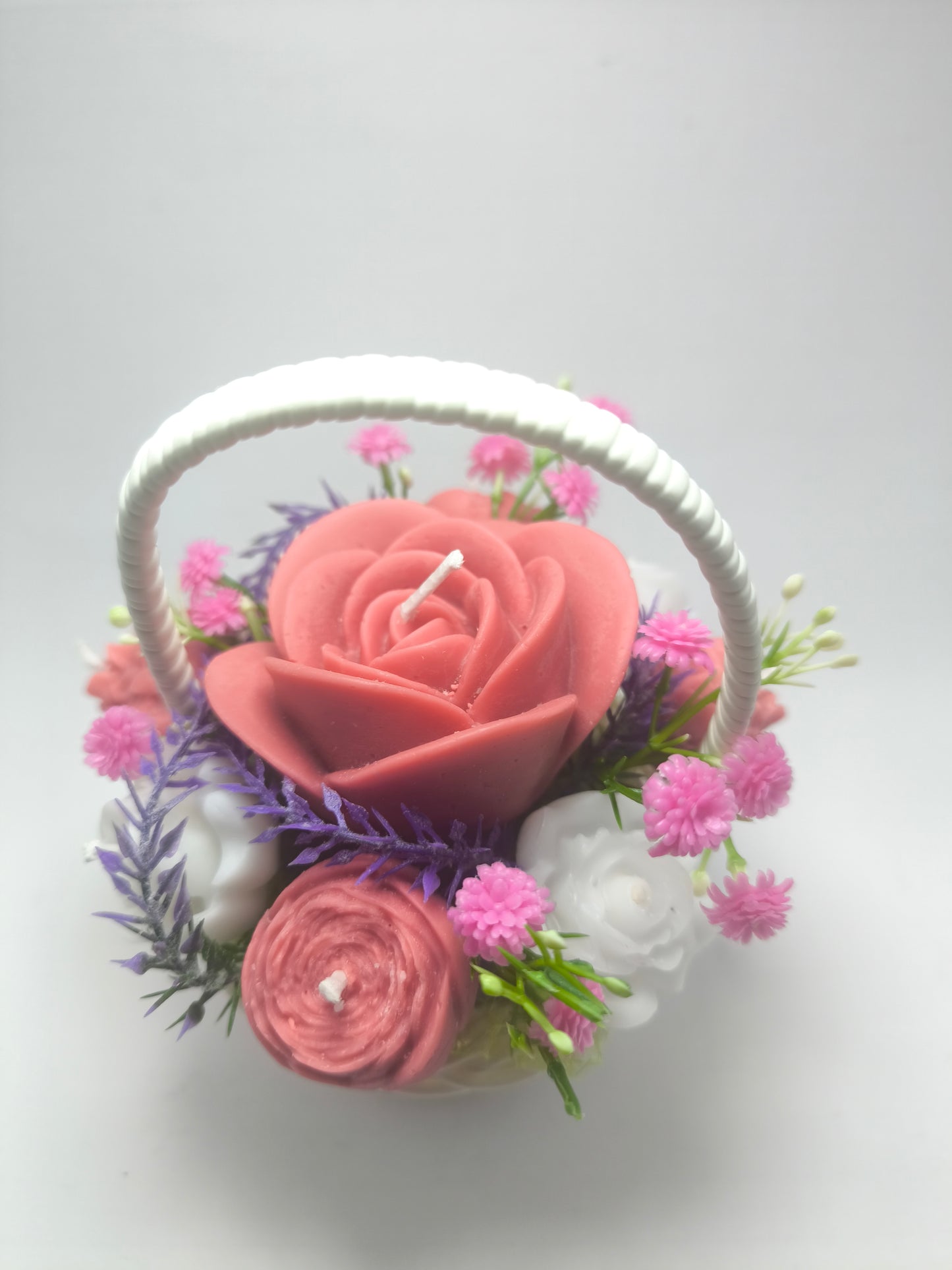 Cesto de Rosas "Encanto Rosa" – Arranjo Floral de Luxo em Vela