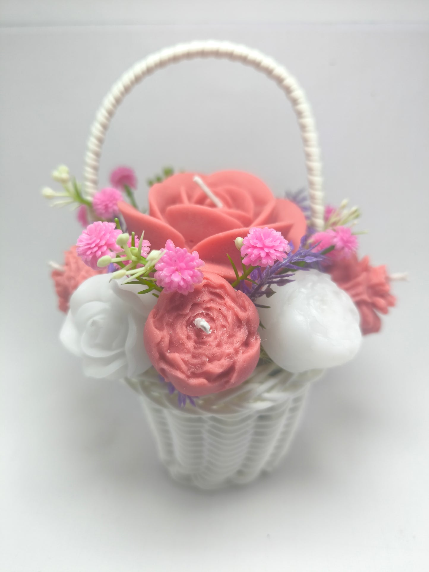 Cesto de Rosas "Encanto Rosa" – Arranjo Floral de Luxo em Vela