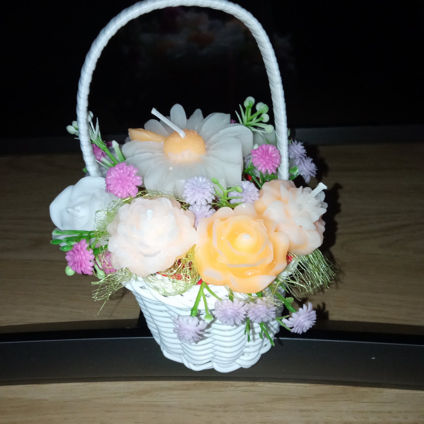 Cesta de Flores Aromáticas - Arranjo de Velas Artesanais